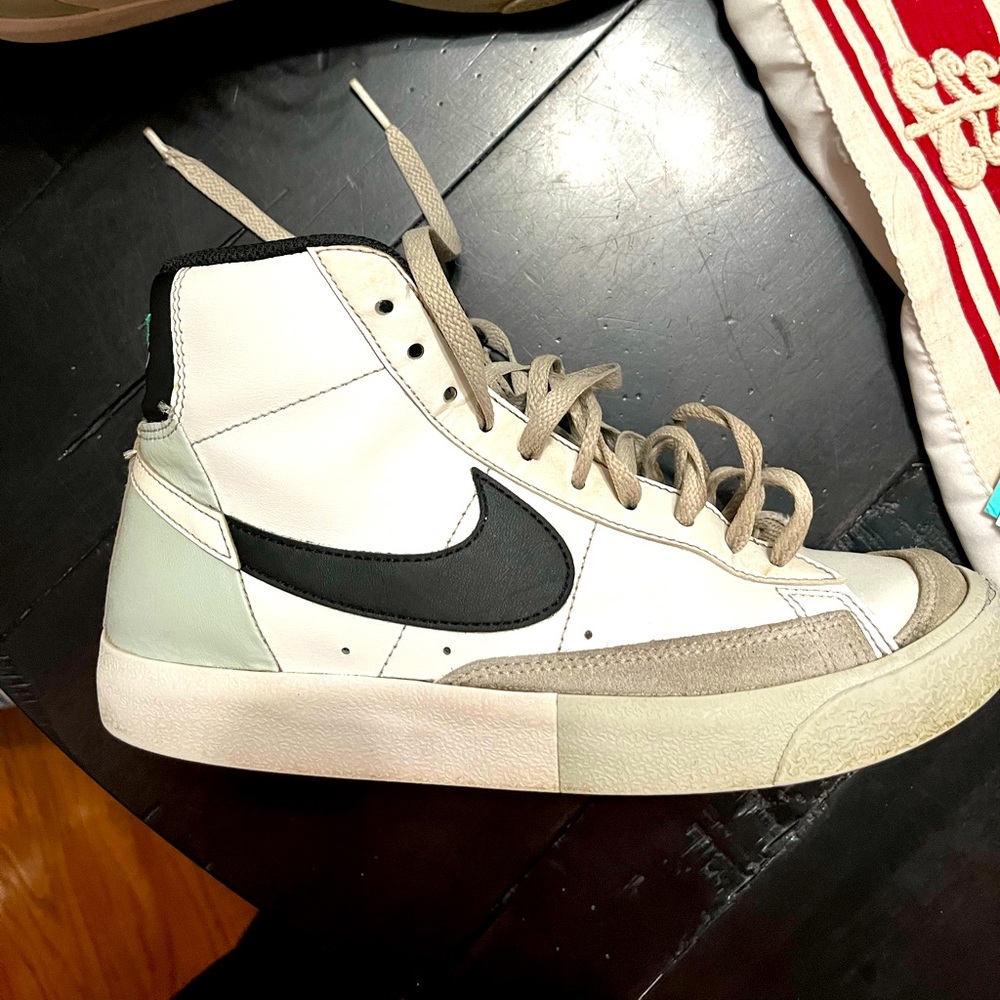 Youth Nike Blazer size 6 worn for 3 months.